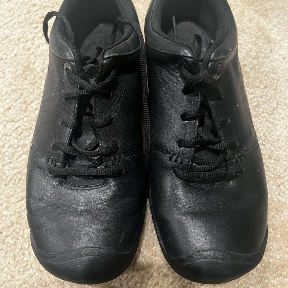 Good used condition Women’s Keen slip-resistant service shoes